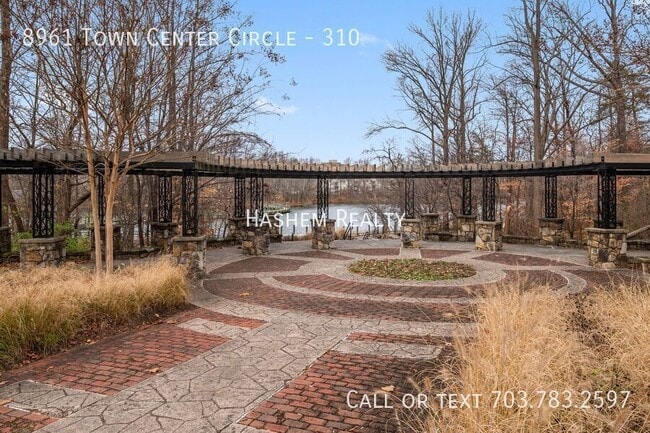 Building Photo - 8961 Town Center Cir