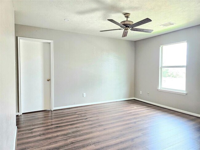 Building Photo - 18930 Larkspur Hills Dr