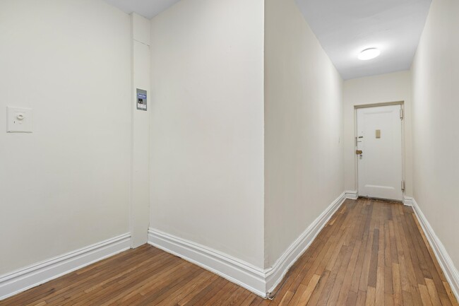 Building Photo - 821 Bergen Ave