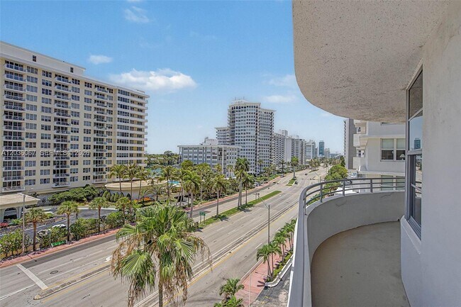 Building Photo - 5555 Collins Ave