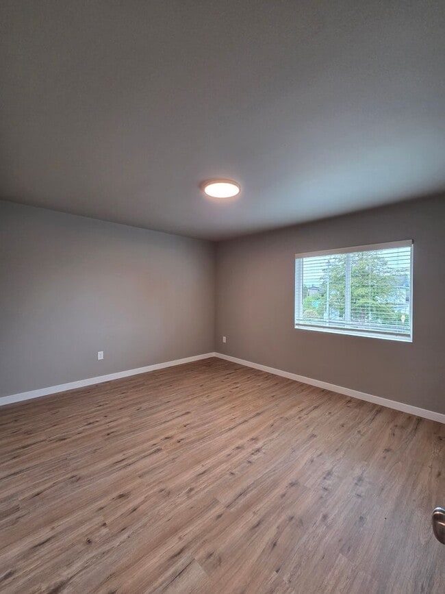 Building Photo - Brand new rental 3 bedroom 2.5 Bath in Centralia