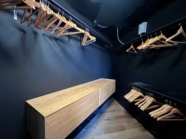 Building Photo - Gorgeous Loft Downtown Grand Rapids