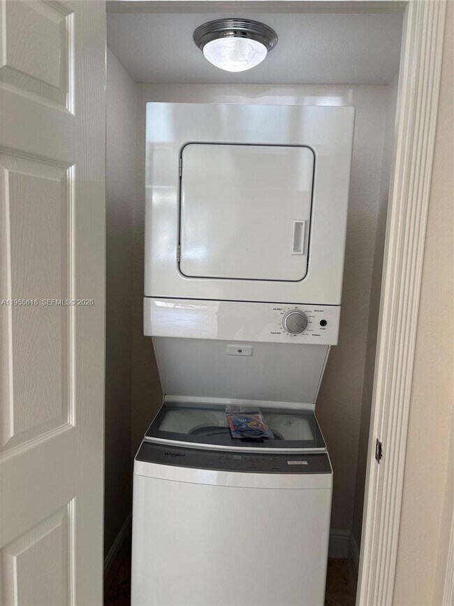 Building Photo - 3521 SW 23rd St