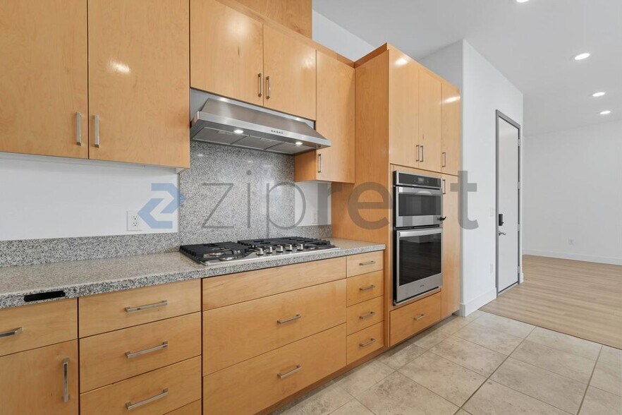 Building Photo - Unit 407