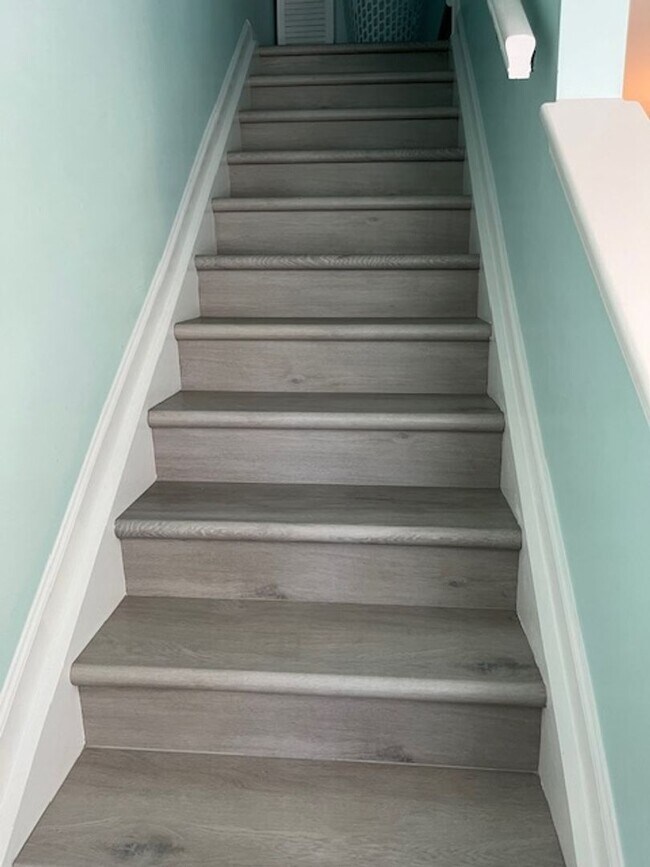 Building Photo - 6+ MONTH RENTAL-Temporarily discounted to $3000 for this season!