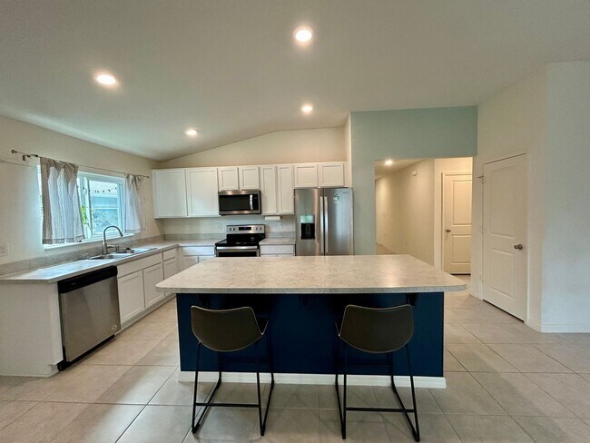 Building Photo - Spacious 3-Bed, 2-Bath Fully Gated Home in...