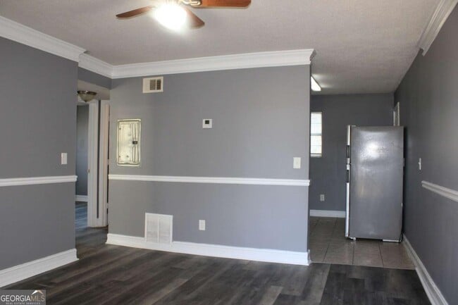 Building Photo - 884 Neal St NW