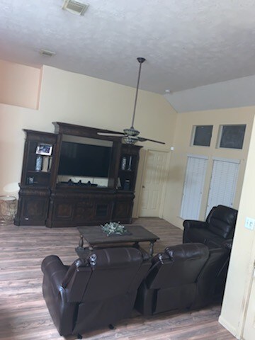 Building Photo - 21003 Claremore Ct