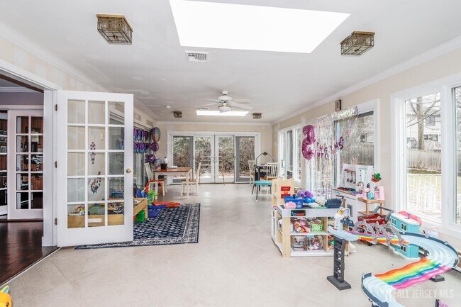 Building Photo - 71 Woodbridge Ave