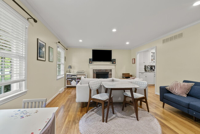 Building Photo - 309 Greenbriar Rd