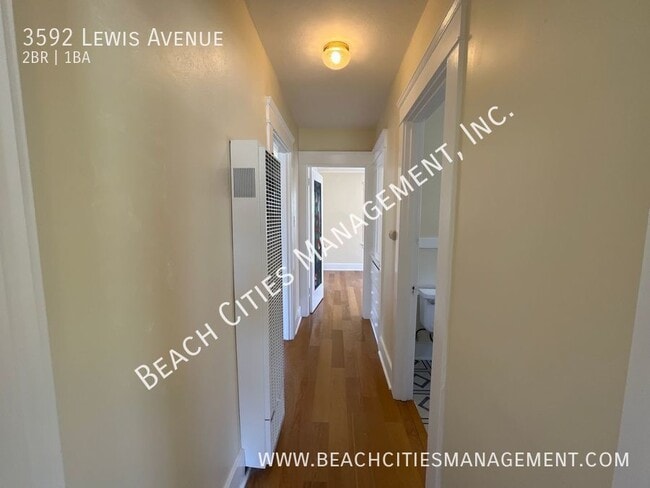 Building Photo - 3592 Lewis Ave