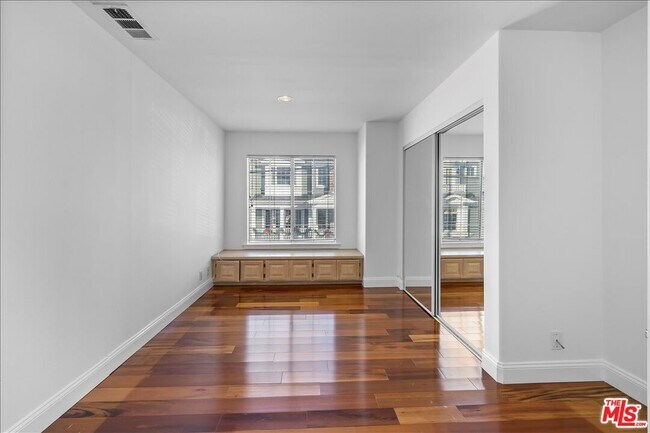 Building Photo - 1561 3rd St