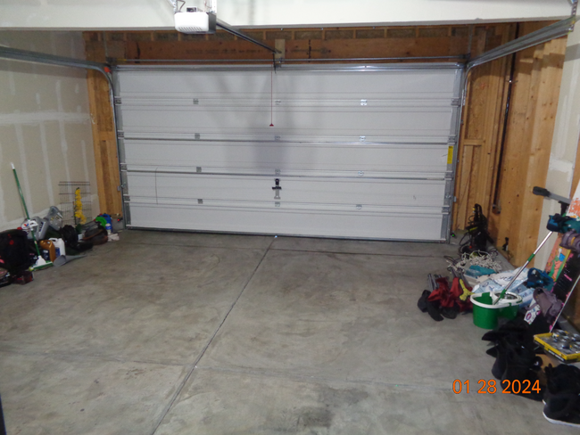 Building Photo - Great neighborhood! with open space and wa...