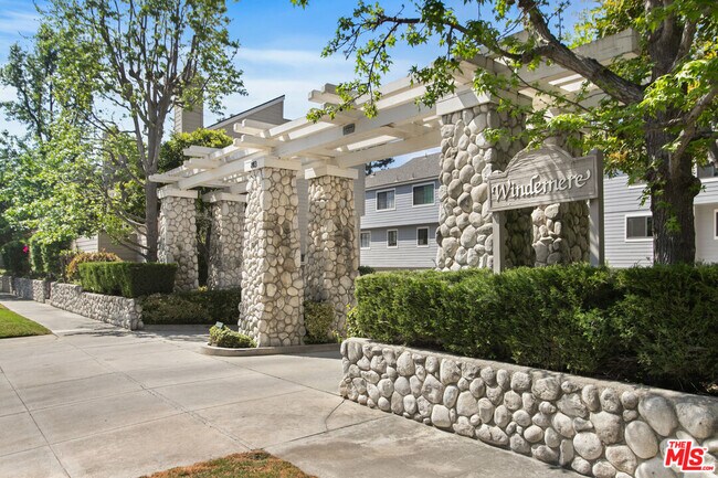 Building Photo - 249 Alpine St