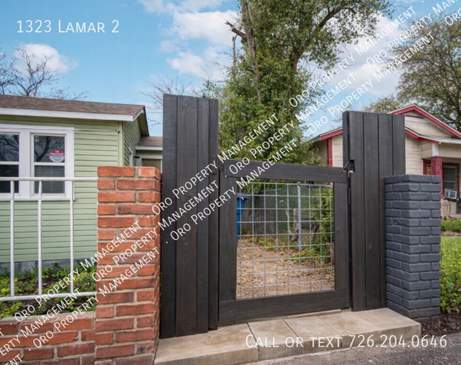 Building Photo - 1323 Lamar St