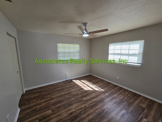 Building Photo - 3BR/2BA "Home in Lake Ridge" – Corner Lot ...