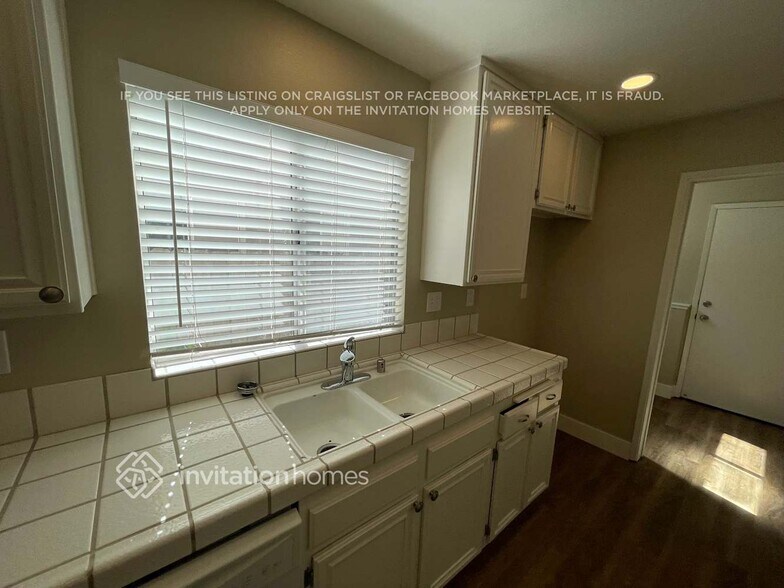 Building Photo - 4939 Orinda Way