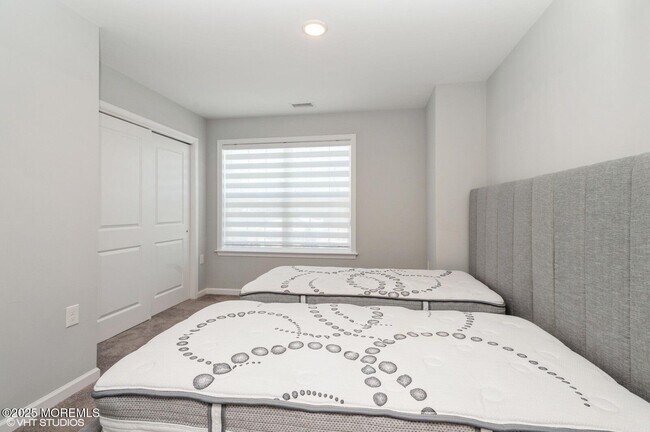 Building Photo - 2019 Oakhurst Pkwy