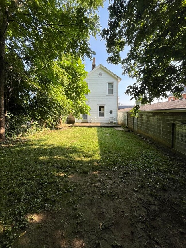Building Photo - 2106 Lawn Ave