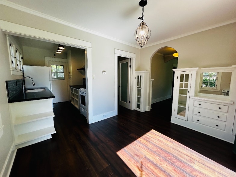 Building Photo - 444 S Euclid Ave