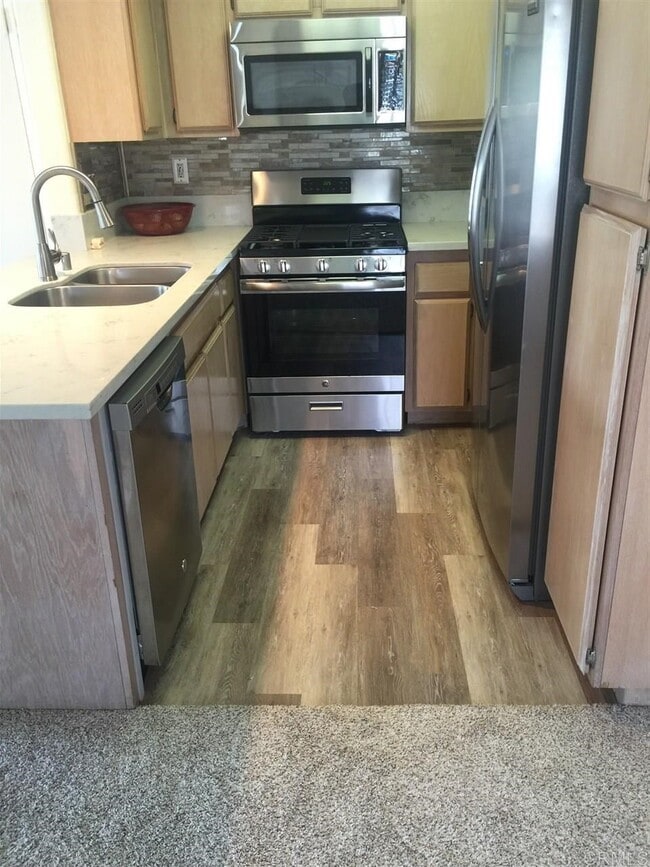 Building Photo - 400 Stoney Point Way