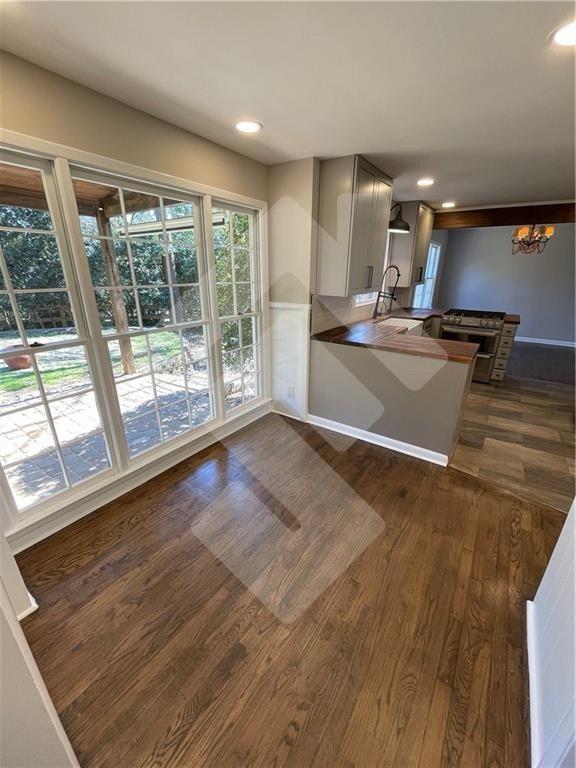 Building Photo - 9935 La View Cir