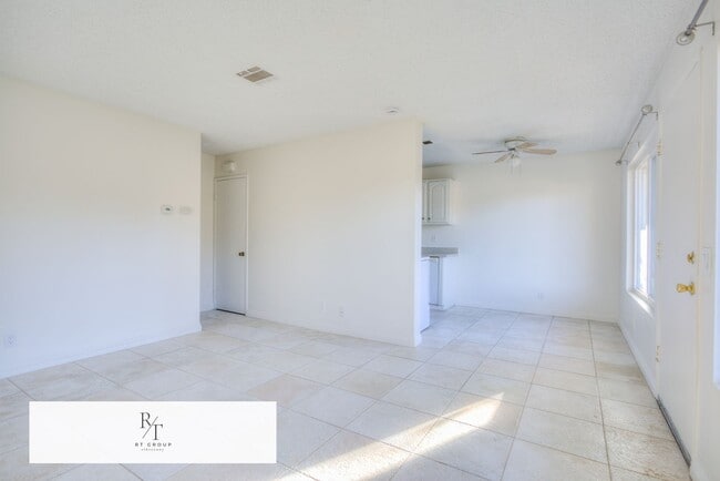 Building Photo - Walnut Valley Unified School District