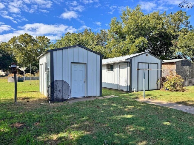 Building Photo - 405 Vaughn St