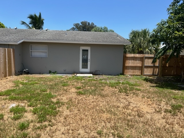 Backyard view of duplex - 4896 SE Horizon Ave