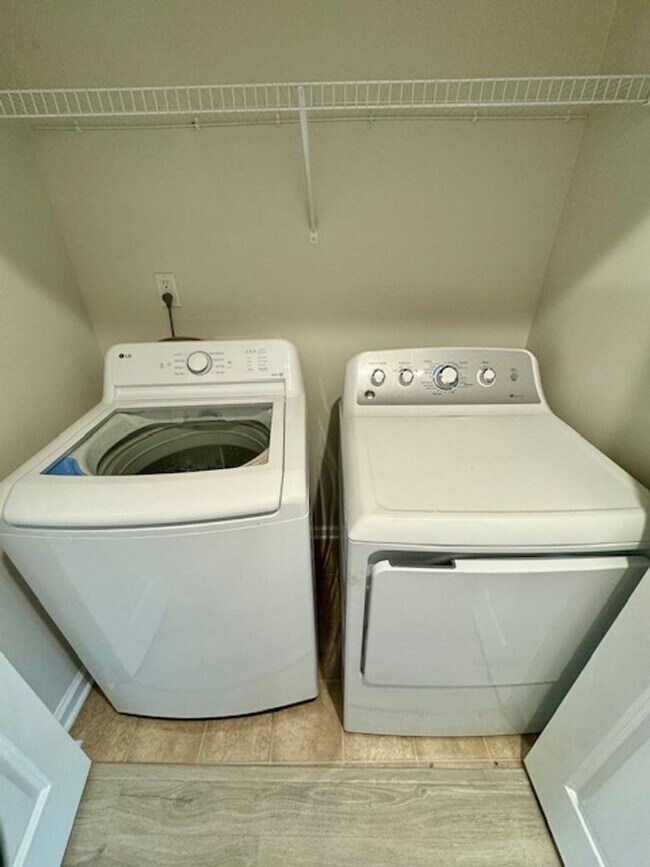 Building Photo - $199 ADMIN FEE WAIVED FOR LEASE STARTING ON-OR-BEFORE 5/1