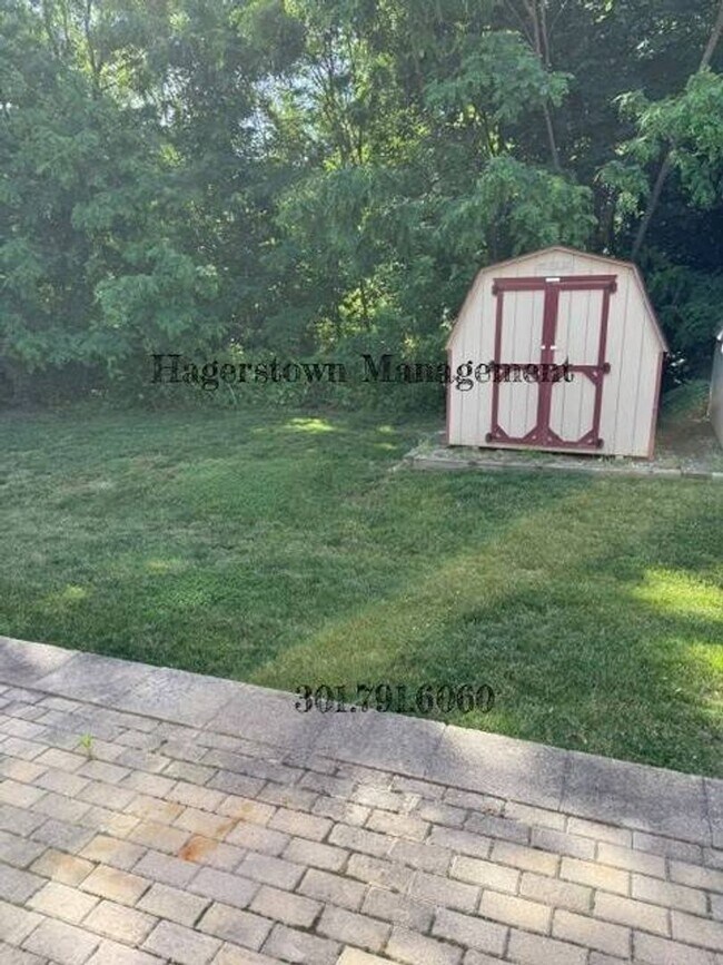Building Photo - Lovely Brick Duplex in Smithsburg