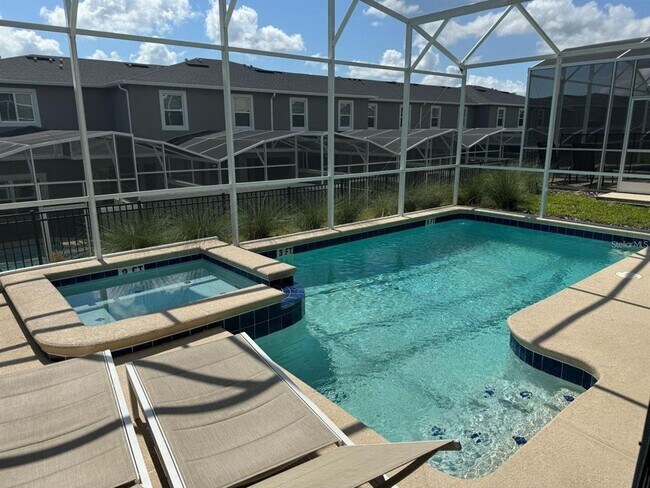 Building Photo - 9235 Sommerset Hills Dr
