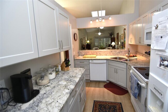 Building Photo - 4941 SW 10th Ln