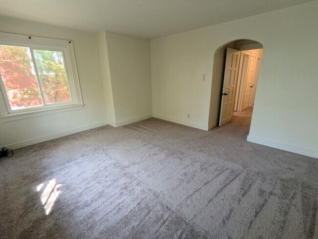Building Photo - 2 Bedroom 1.5 Bathroom Single Family Home ...