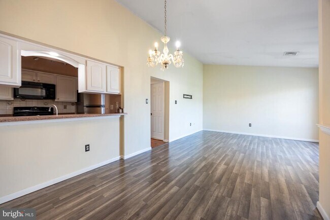 Building Photo - 85 Pinewood Dr