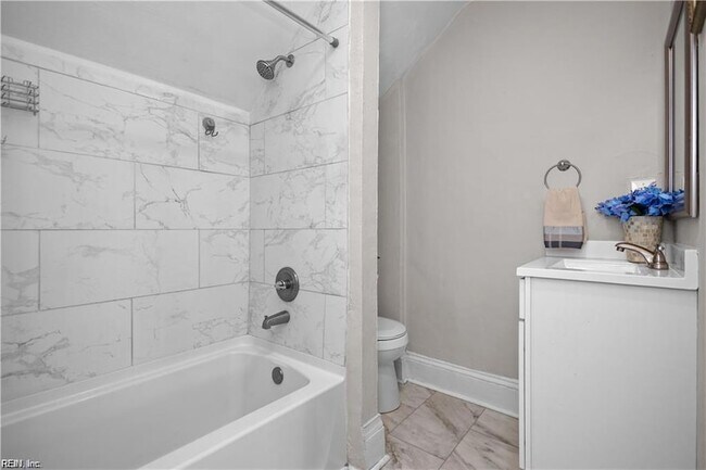 Building Photo - 868 W 36th St