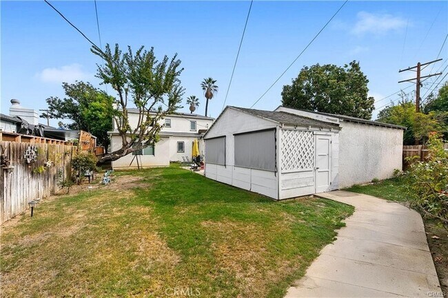 Building Photo - 3907 Edgehill Dr