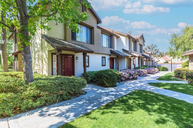 Building Photo - Emerald Court Apartment Homes