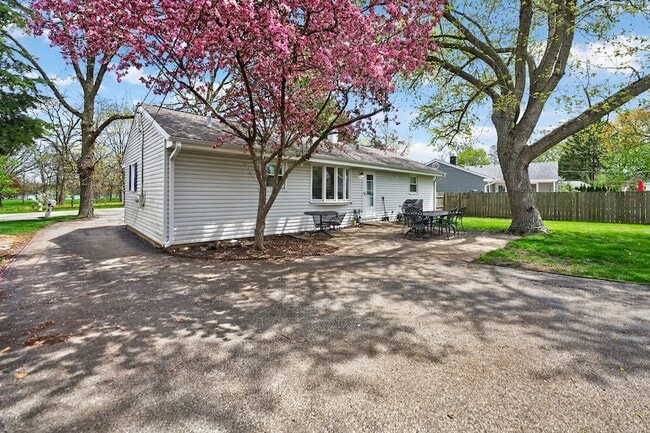 Building Photo - 33356 N Sears Blvd