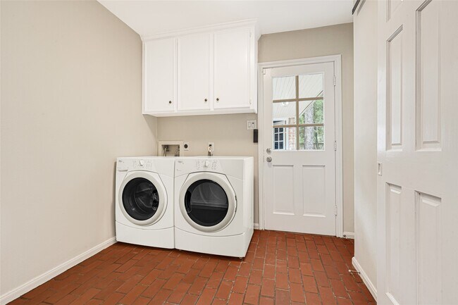 Building Photo - 5702 Vestavia Dr