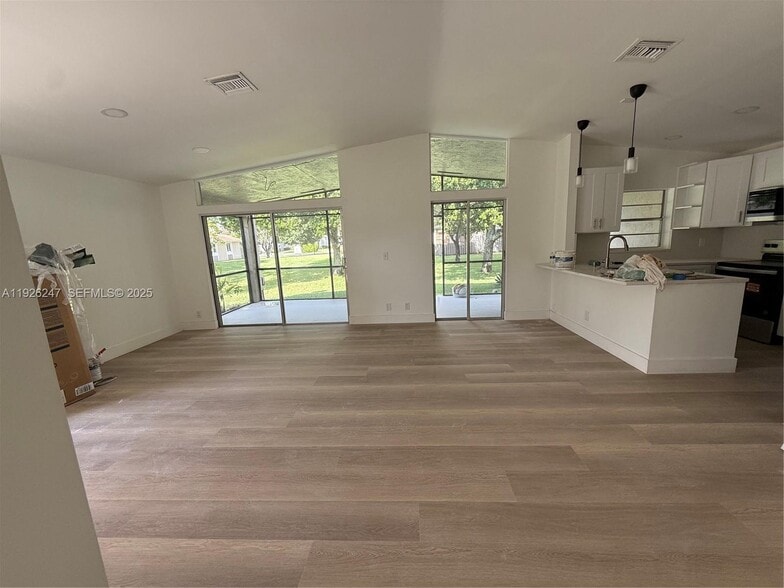 Building Photo - 15749 Woodgate Ct