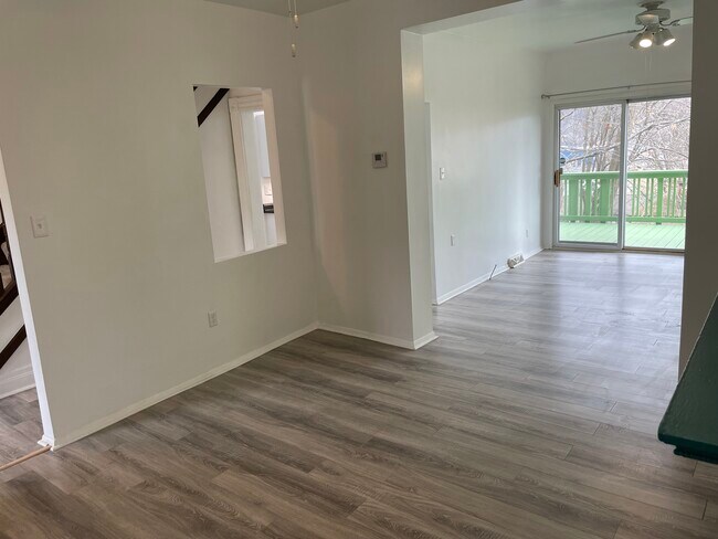 Building Photo - 843