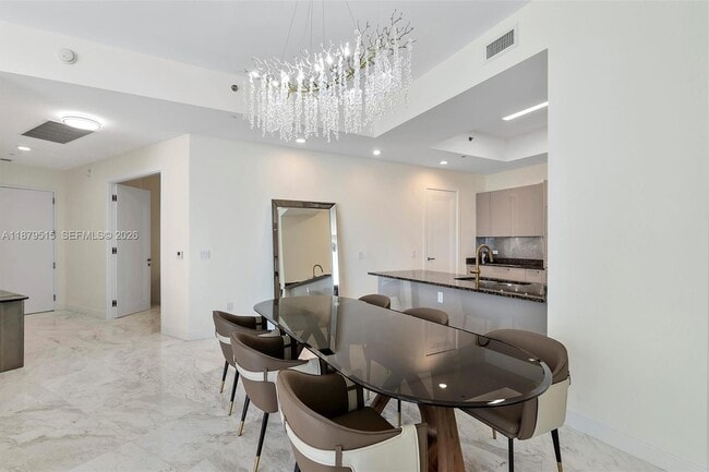 Building Photo - 16001 Collins Ave