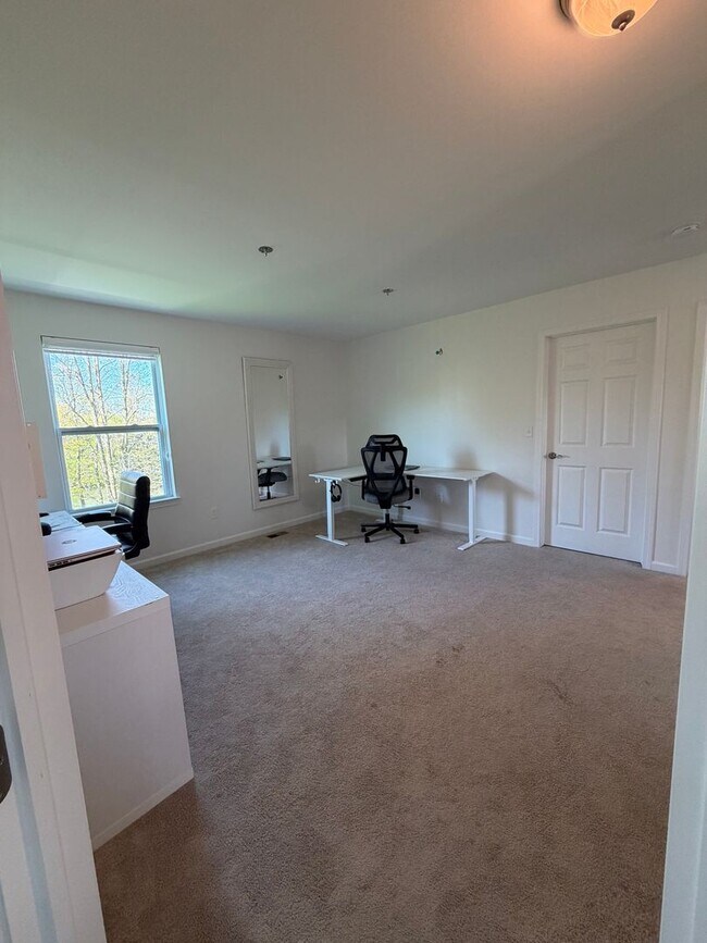Building Photo - Beautiful and serene water view home in a secluded neighborhood!  2nd floor laundry!