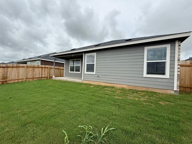 Building Photo - 125 Sormonne Lp