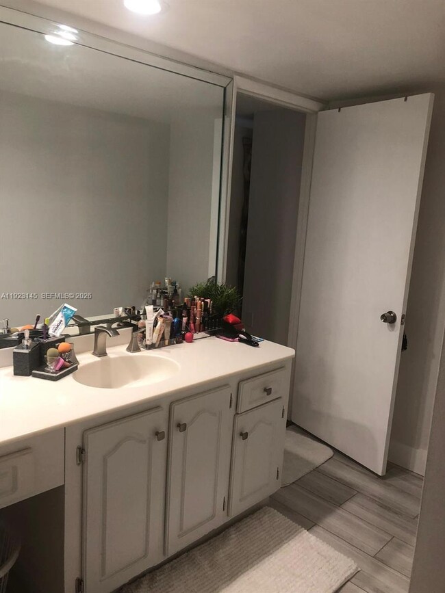 Building Photo - 1207 Bahama Bend