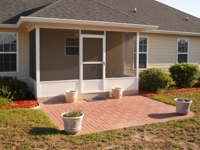 Building Photo - 4 Bedroom in the Highland's Subdivision