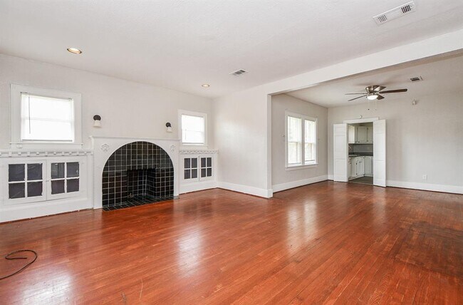 Building Photo - 5049 Jefferson St