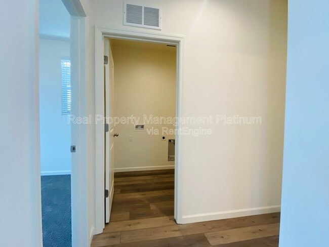 Building Photo - 4137 Beverly Ave