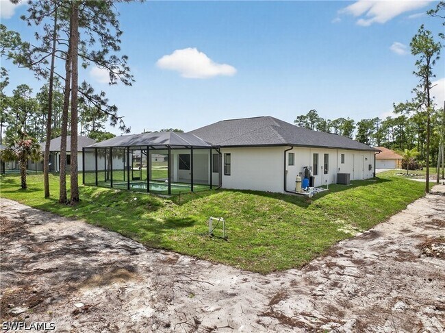 Building Photo - 1206 Moore Ave